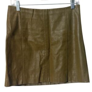 Free People Olive Green Vegan Leather Mini Skirt Sz 4 Fall Neutral Boho